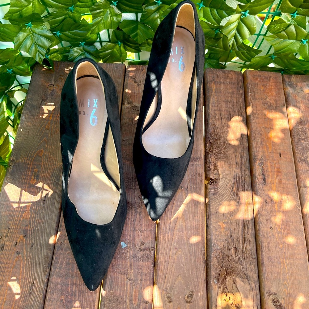 Black heels size 7.5M